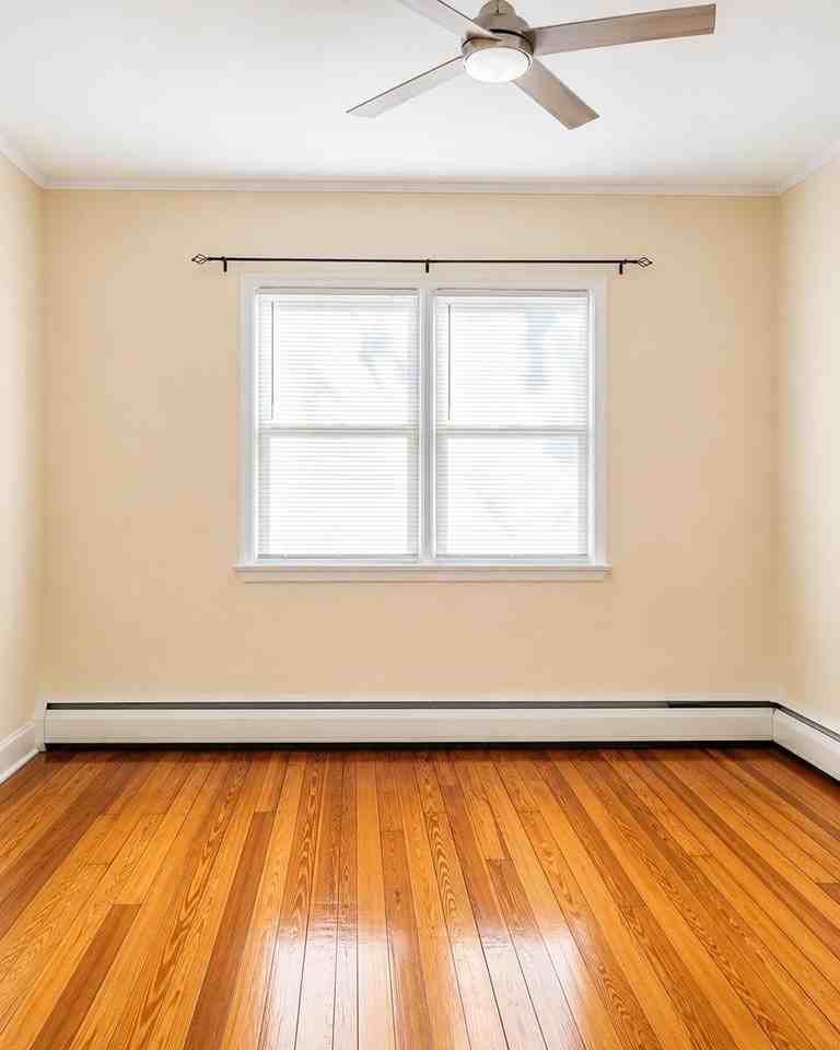 40 Humphrey Ave - Photo 5 of 13