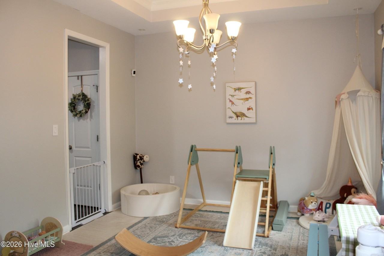 221 Seville St - Photo 6 of 34