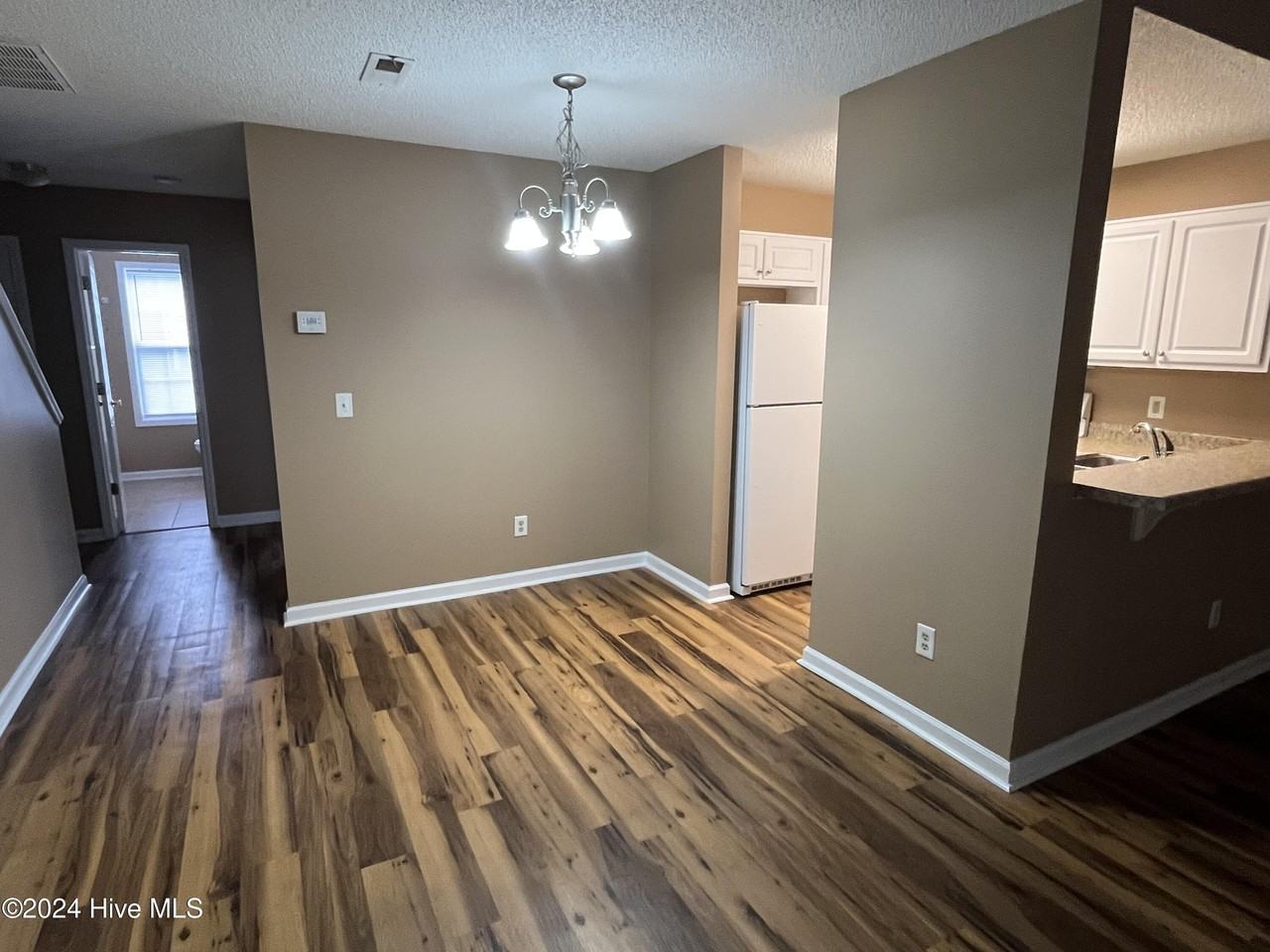 5146 Lampost Cir - Photo 3 of 22