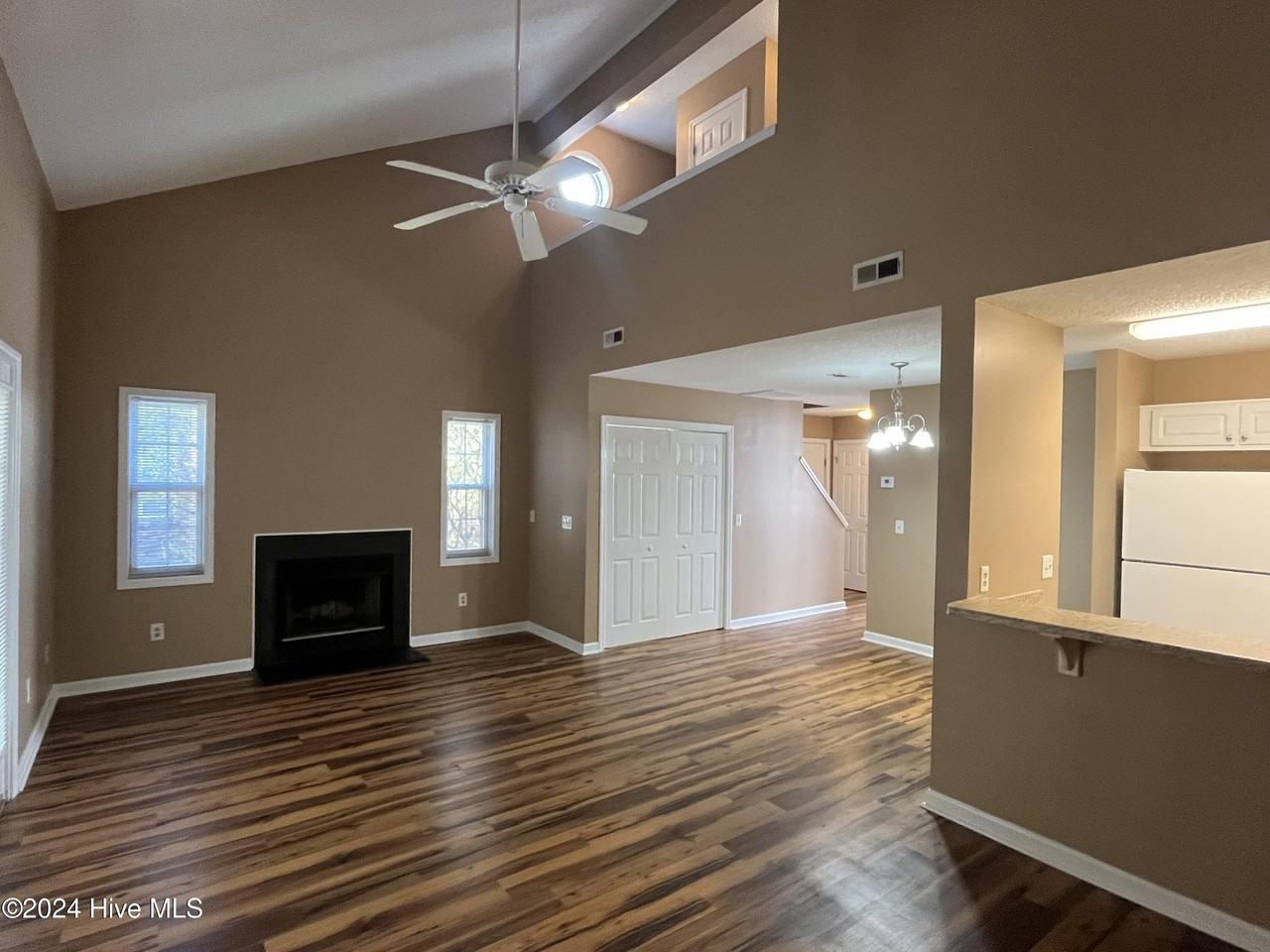 5146 Lampost Cir - Photo 4 of 22