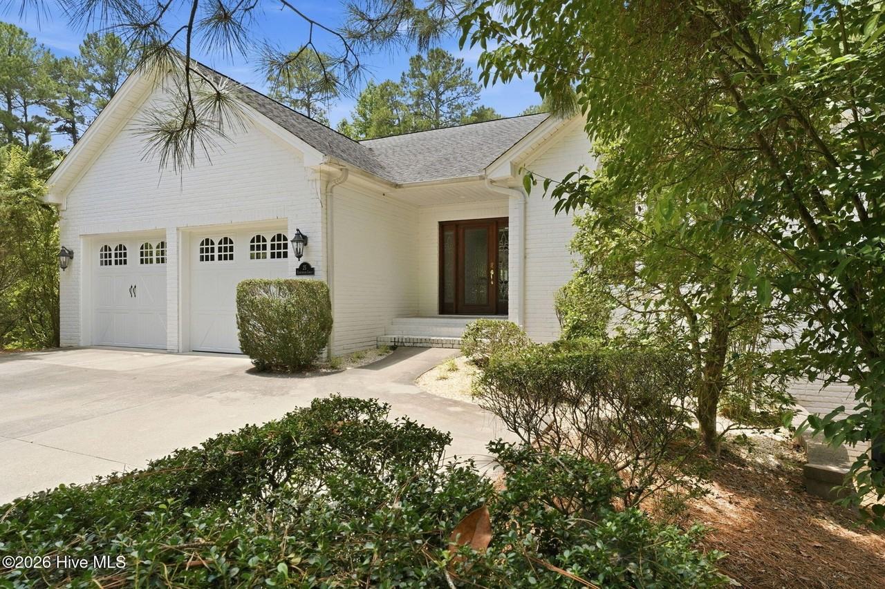 25 Kingswood Cir - Photo 2 of 50