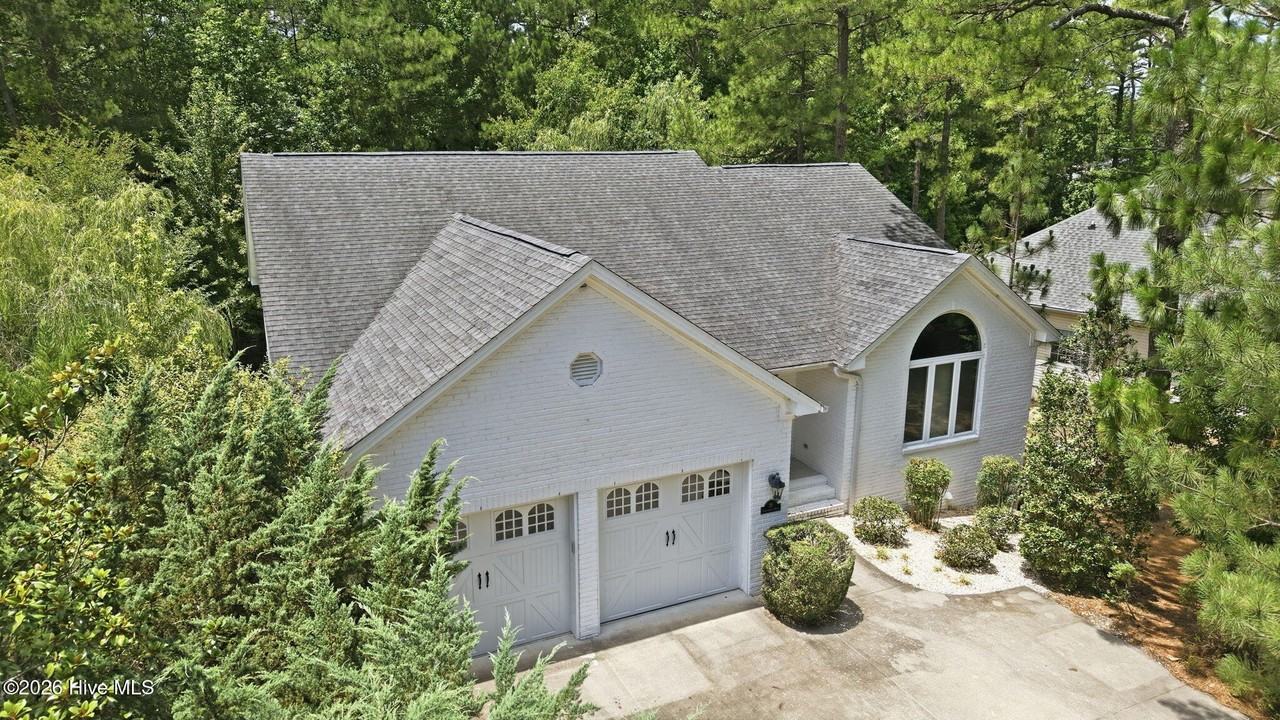 25 Kingswood Cir - Photo 3 of 50