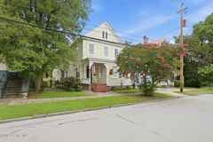 511 Middle St #B - Photo 1 of 1