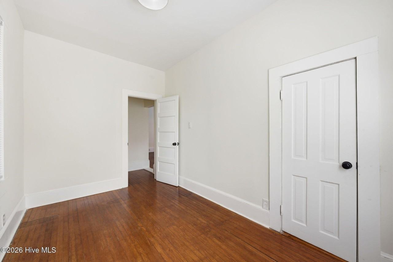 511 Middle St #B - Photo 2 of 18
