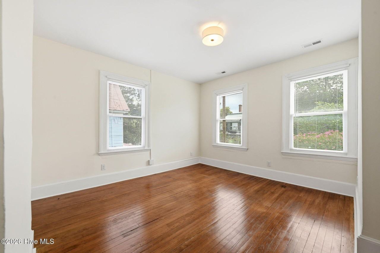 511 Middle St #B - Photo 6 of 18