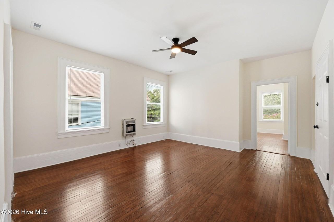 511 Middle St #B - Photo 7 of 18