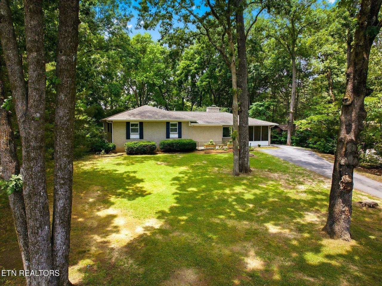 11153 Sonja Dr - Photo 2 of 38