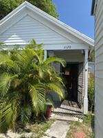 featured image of 1120 Elgin Ln #B