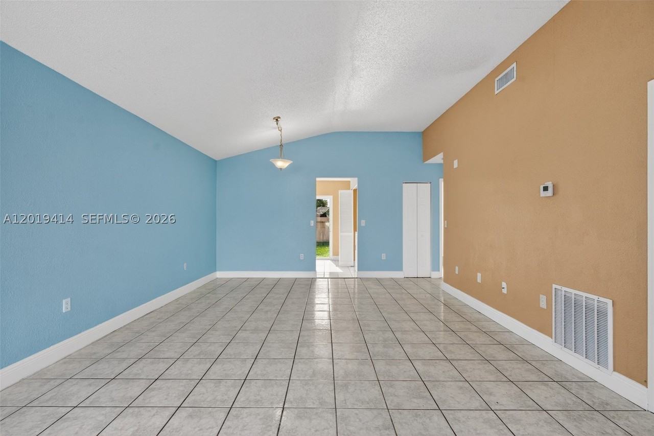 20841 Sw 103rd Ct - Photo 3 of 32