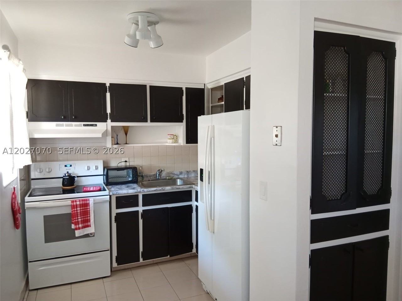 1110 N 16th Ave #1 - Photo 5 of 15
