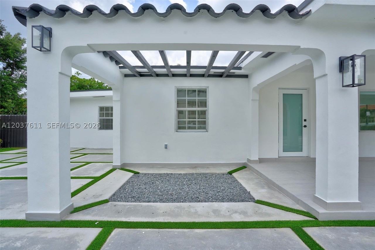 1920 Sw 67th Ave - Photo 5 of 46