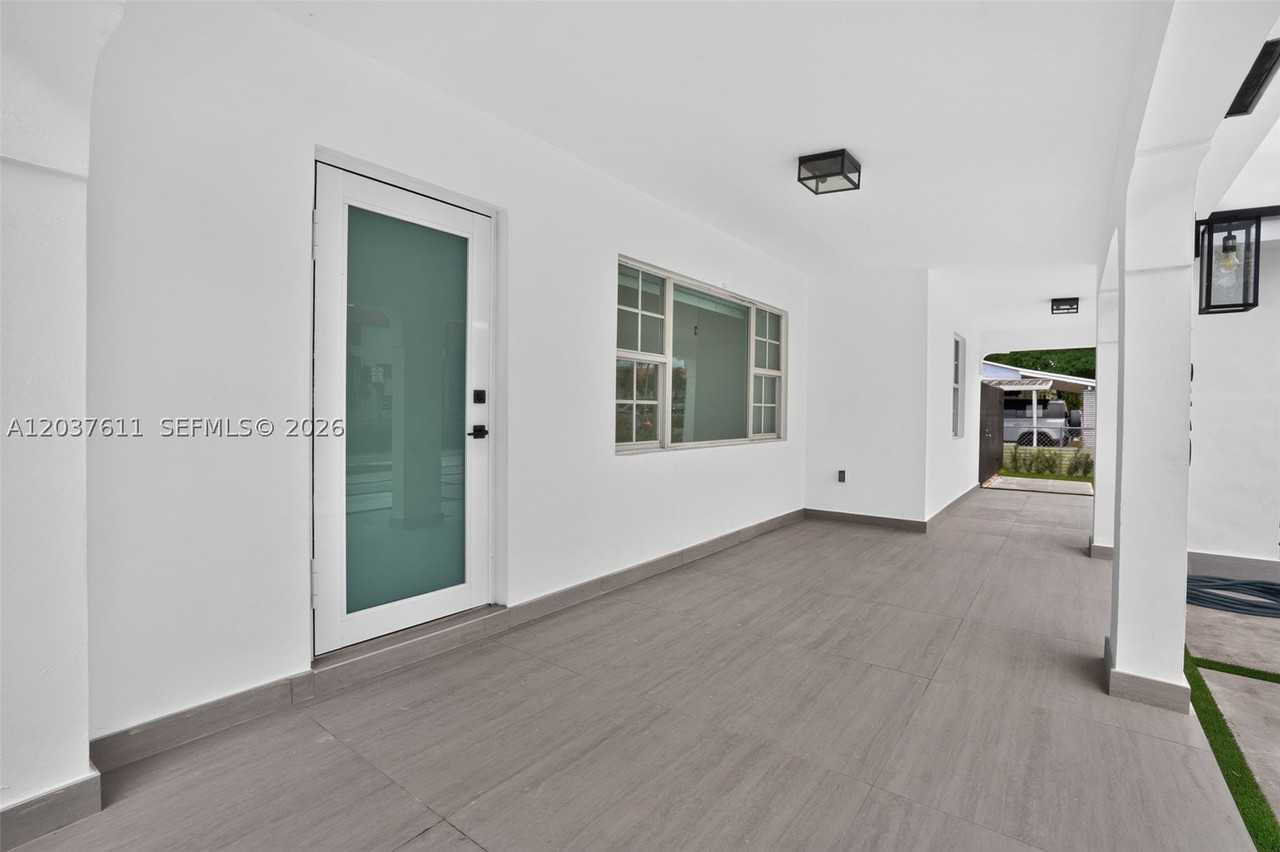 1920 Sw 67th Ave - Photo 6 of 46