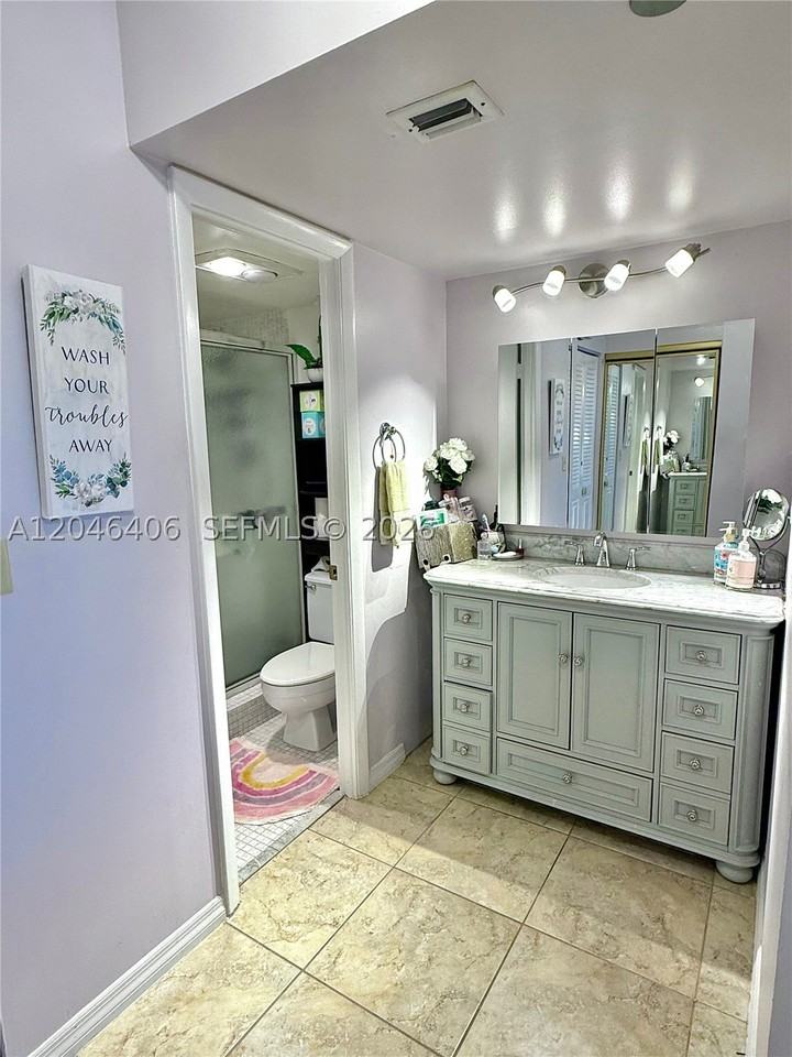 1300 Saint Charles Pl #402 - Photo 5 of 17