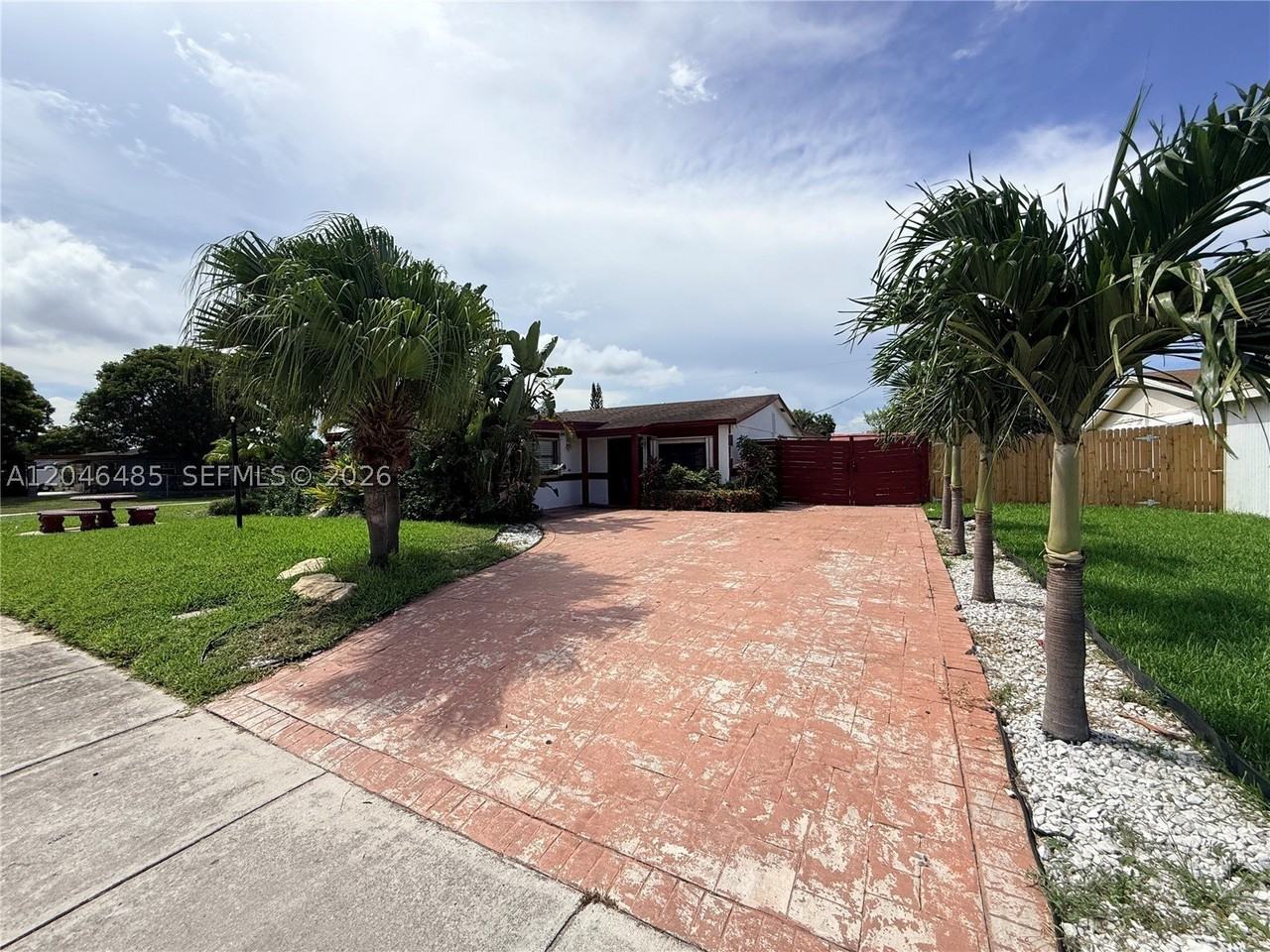 323 Nw 4th Pl - Photo 2 of 25