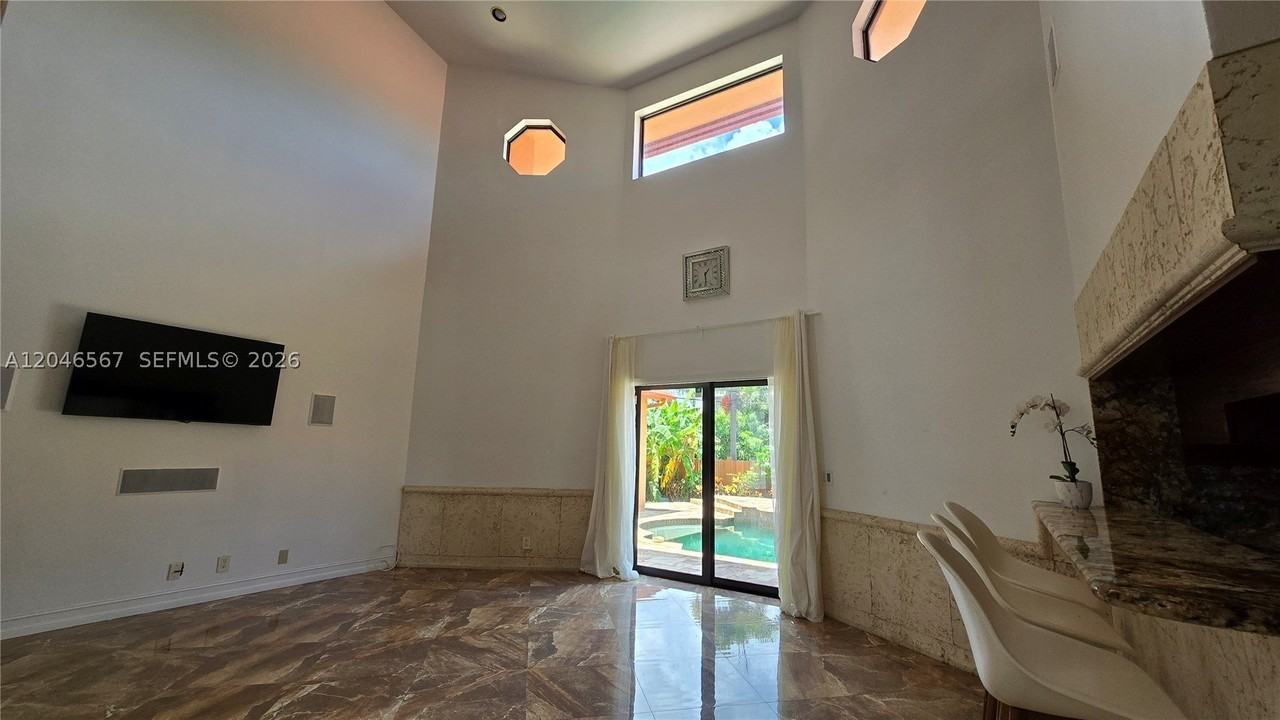 741 Tyler St #0 - Photo 7 of 45