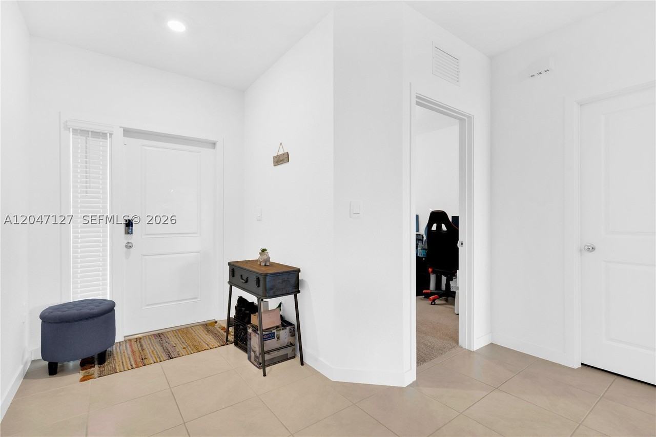 117 Ne 3rd Ct - Photo 5 of 31