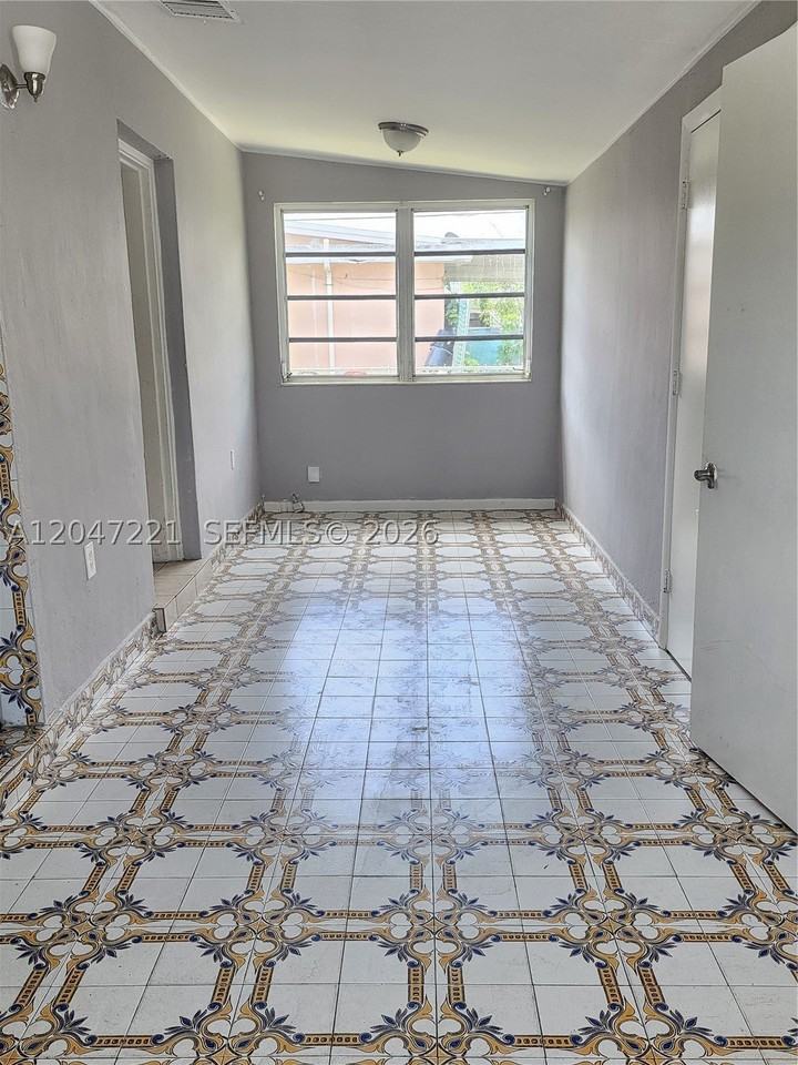 4100 Sw 36th St #0 - Photo 2 of 13