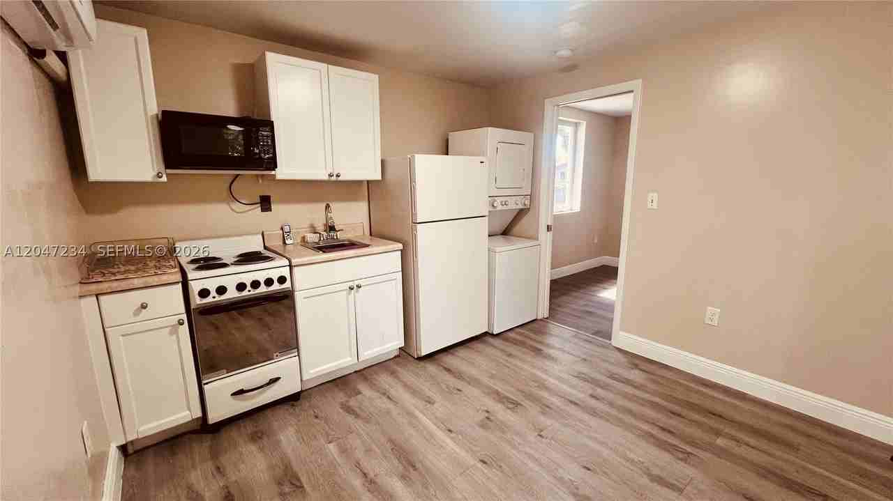 32 Ne 169th St #2 - Photo 7 of 20