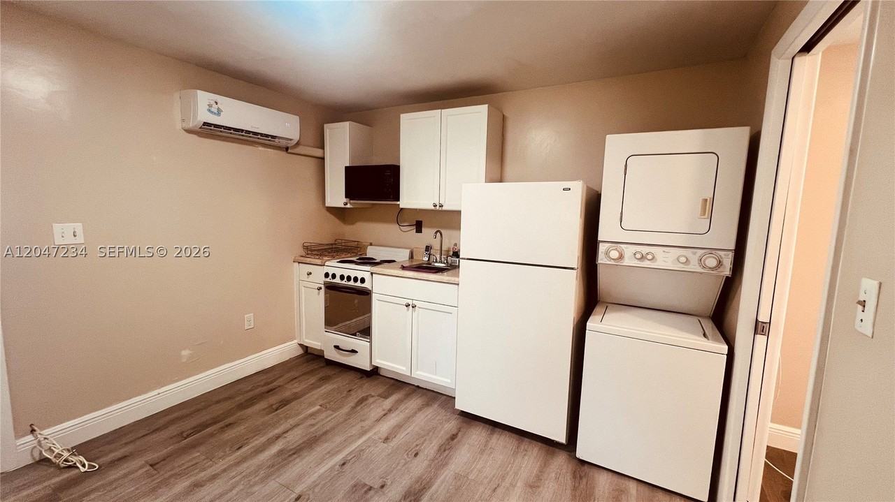 32 Ne 169th St #2 - Photo 4 of 20
