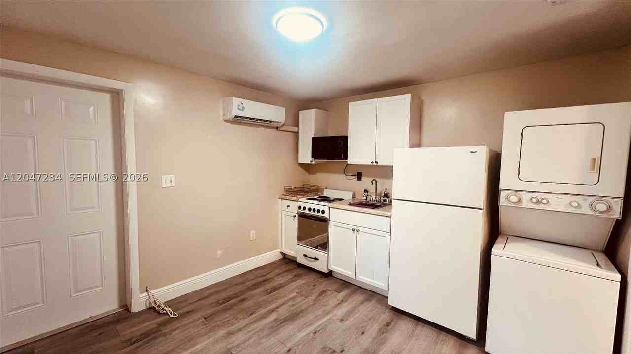 32 Ne 169th St #2 - Photo 6 of 20