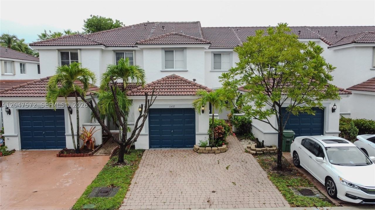 11432 Nw 48th Ter - Photo 2 of 32