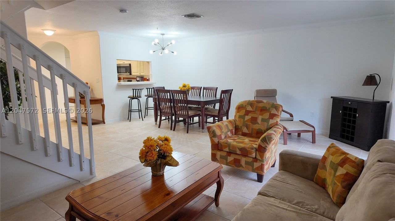 11432 Nw 48th Ter - Photo 3 of 32