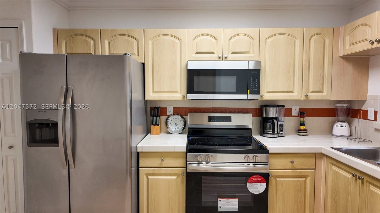 11432 Nw 48th Ter - Photo 6 of 32