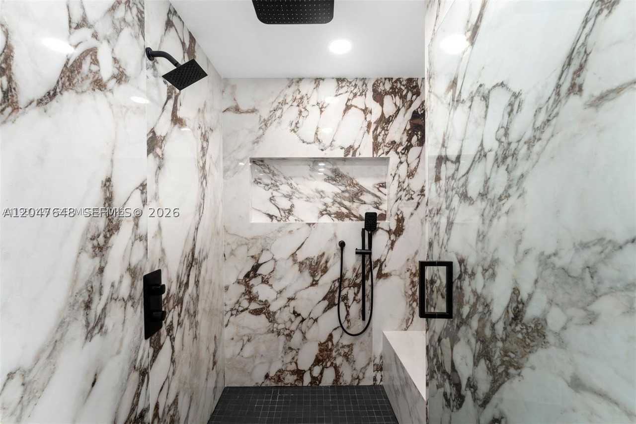 900 Biscayne Blvd #4202 - Photo 5 of 50