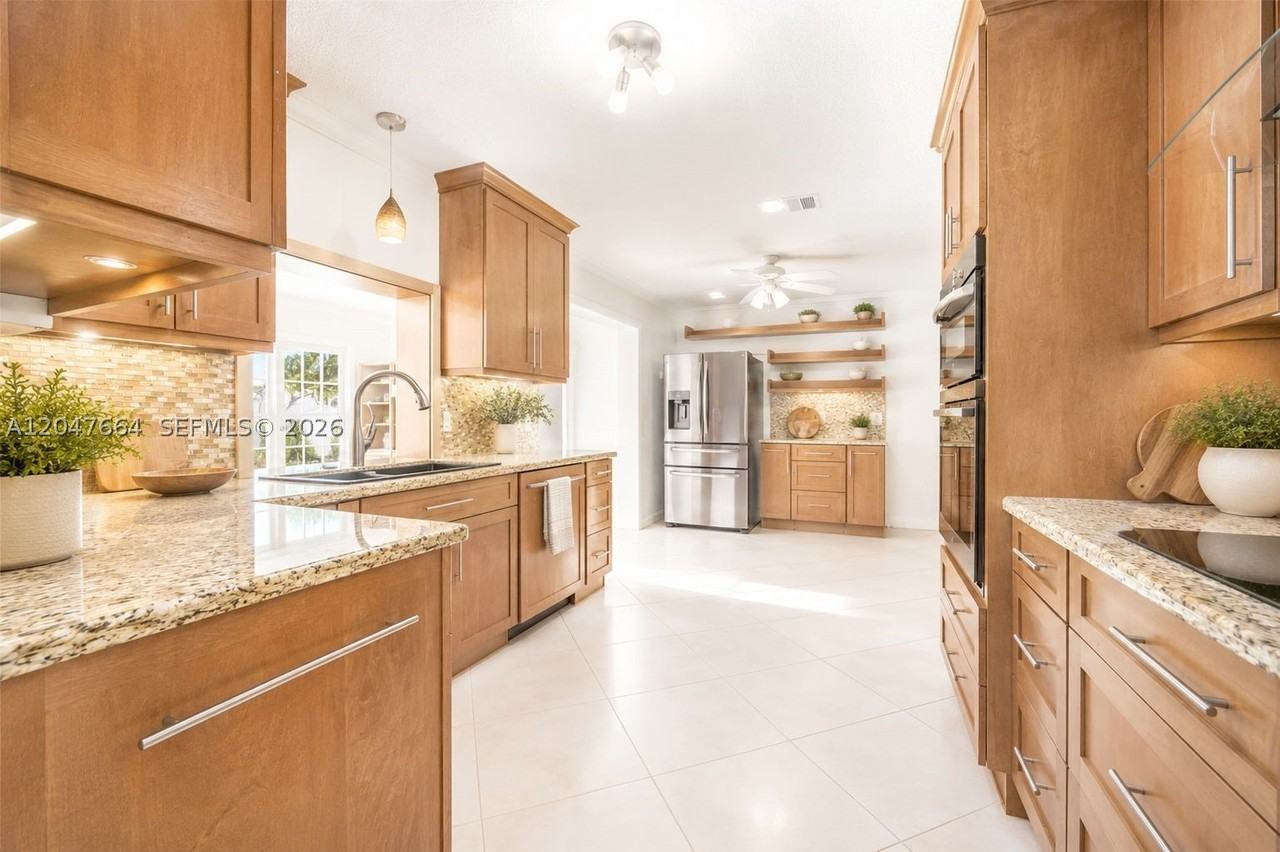 2202 N 42nd Ave - Photo 4 of 15
