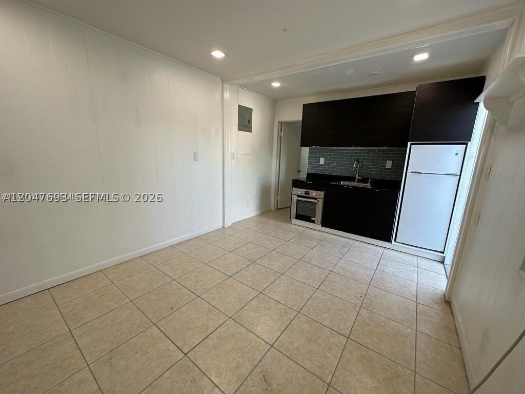 301 9th St #1 - Photo 3 of 9