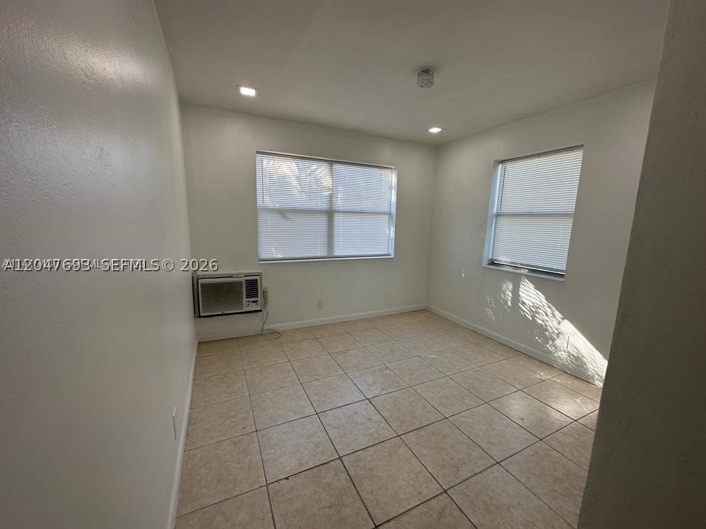 301 9th St #1 - Photo 7 of 9