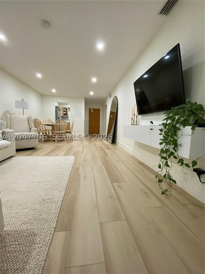 1200 Tallwood Ave #302 - Photo 4 of 19