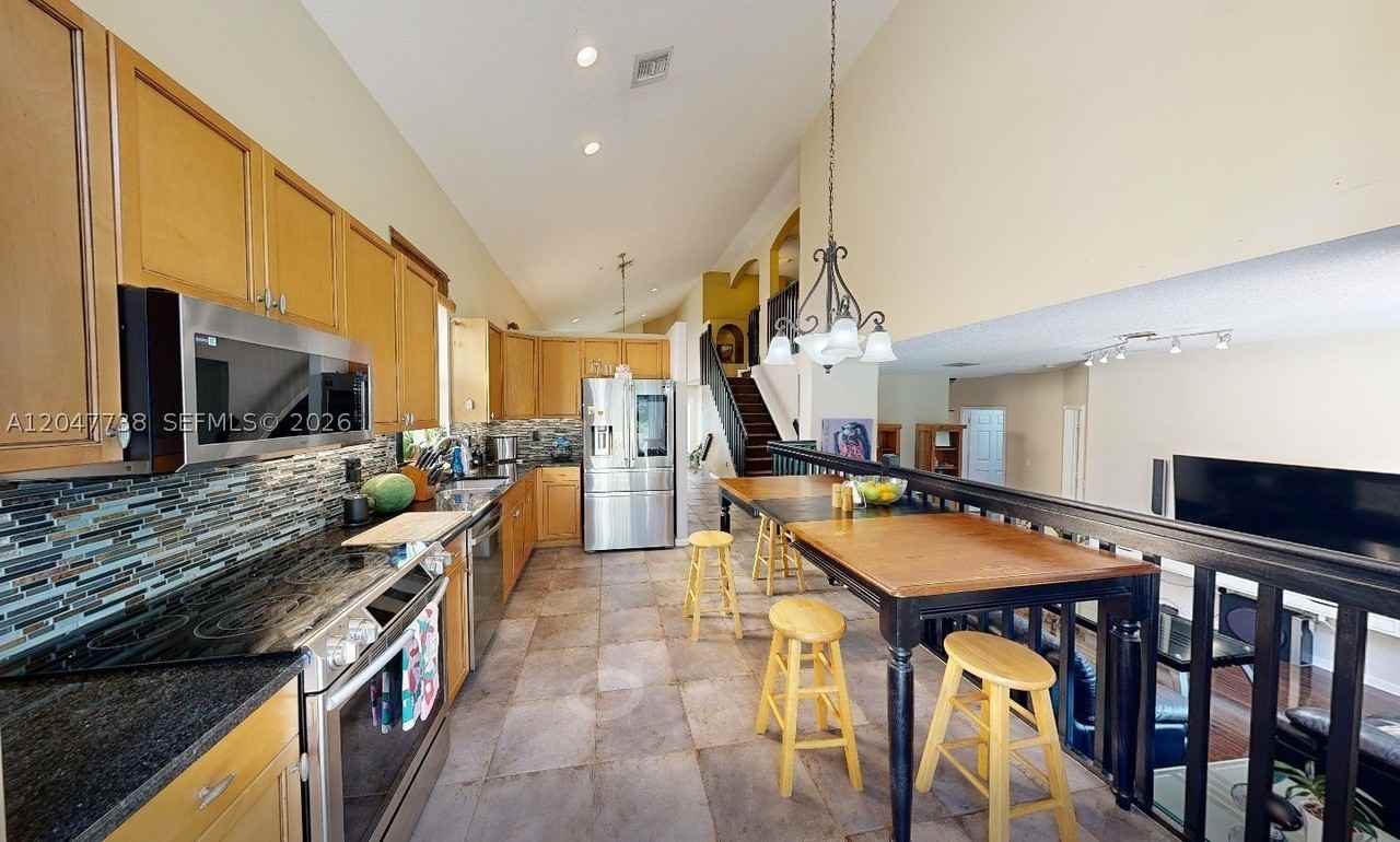 9640 Wyeth Ct - Photo 7 of 46