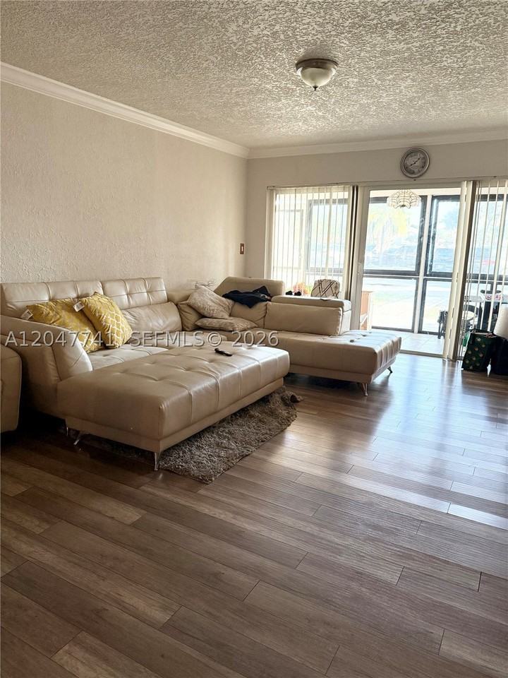 120 Lakeview Dr #114 - Photo 2 of 5