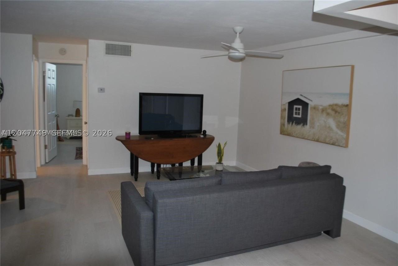 109 Paradise Harbour Blvd #406 - Photo 4 of 12