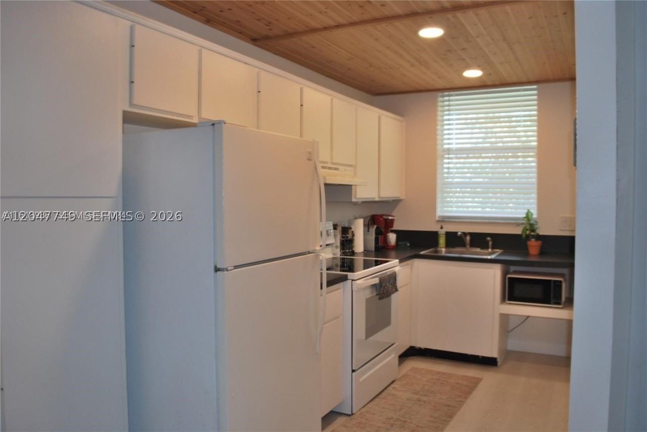 109 Paradise Harbour Blvd #406 - Photo 5 of 12