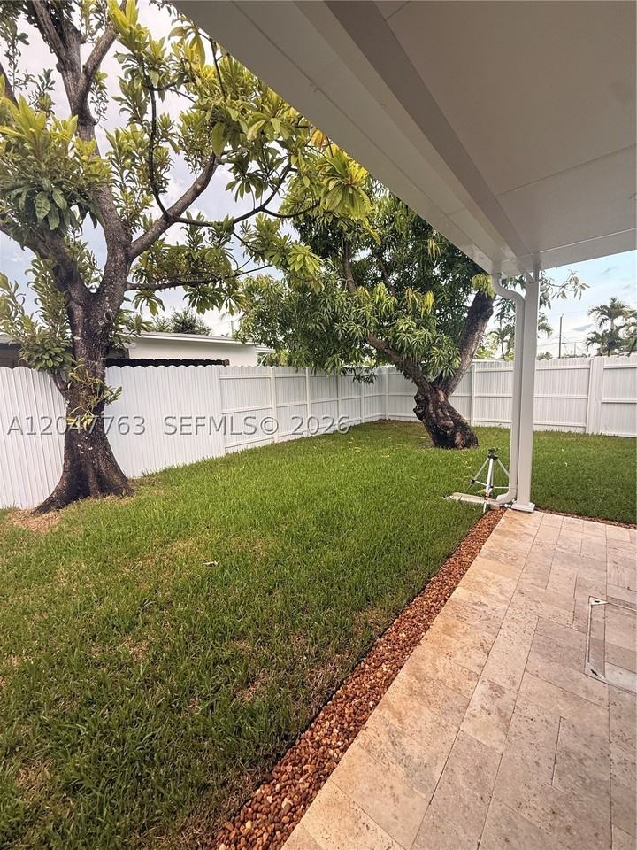 10555 Sw 32nd St - Photo 2 of 18