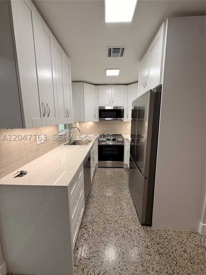 10555 Sw 32nd St - Photo 7 of 18