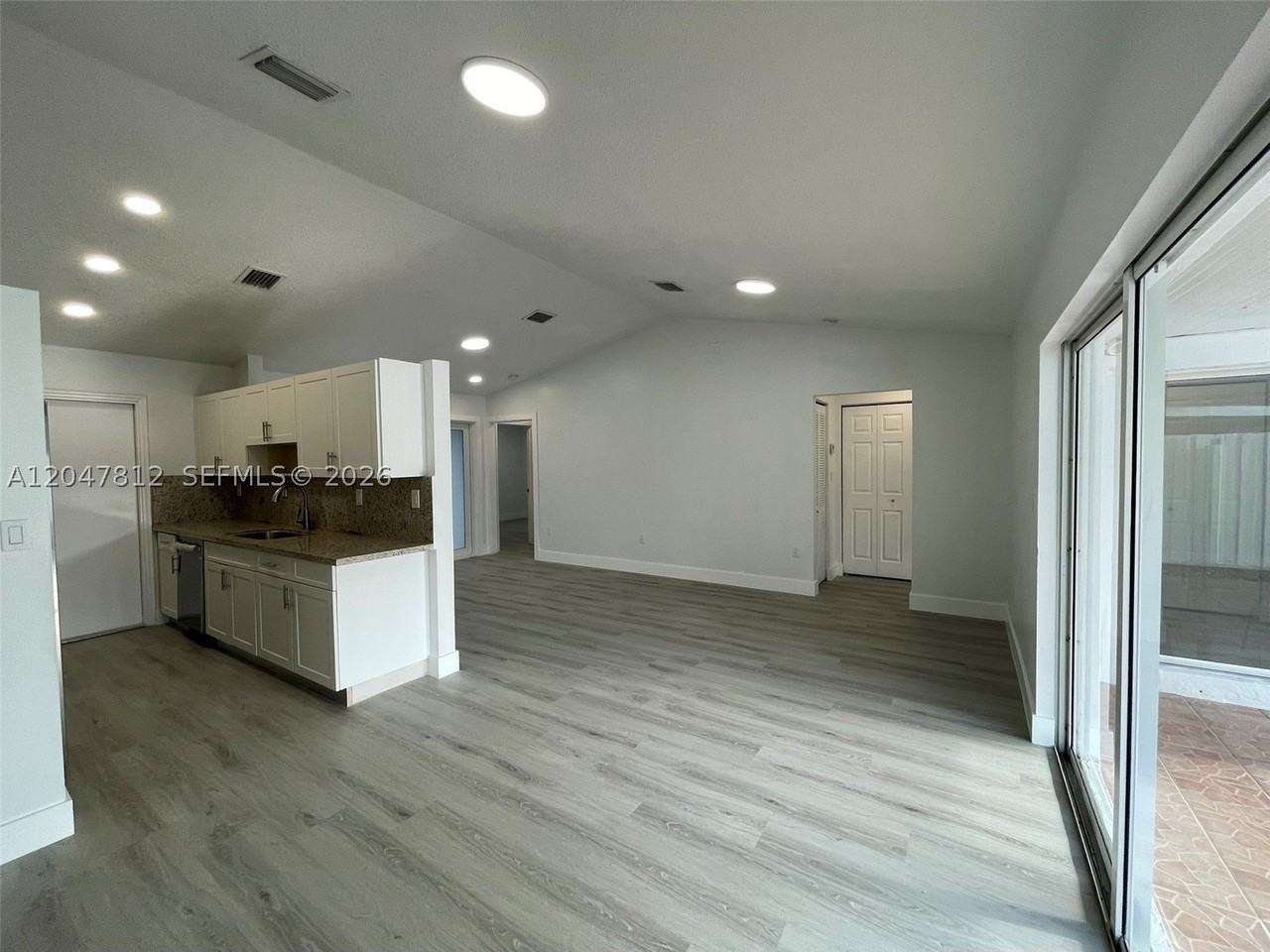18254 Sw 143rd Pl #0 - Photo 4 of 26