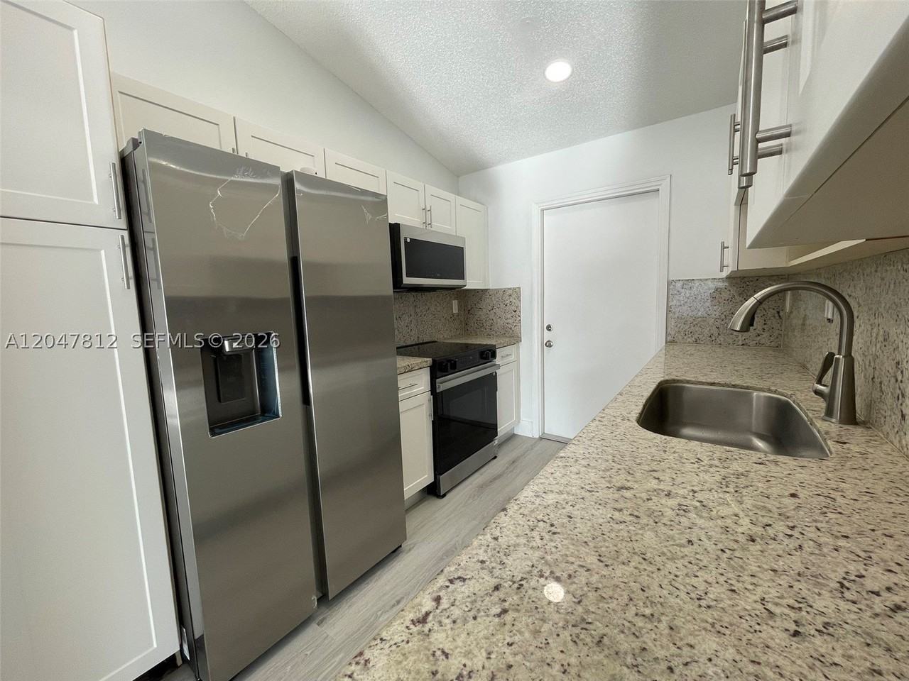 18254 Sw 143rd Pl #0 - Photo 5 of 26