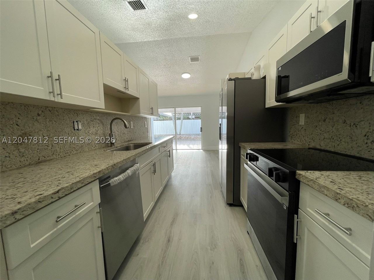 18254 Sw 143rd Pl #0 - Photo 6 of 26