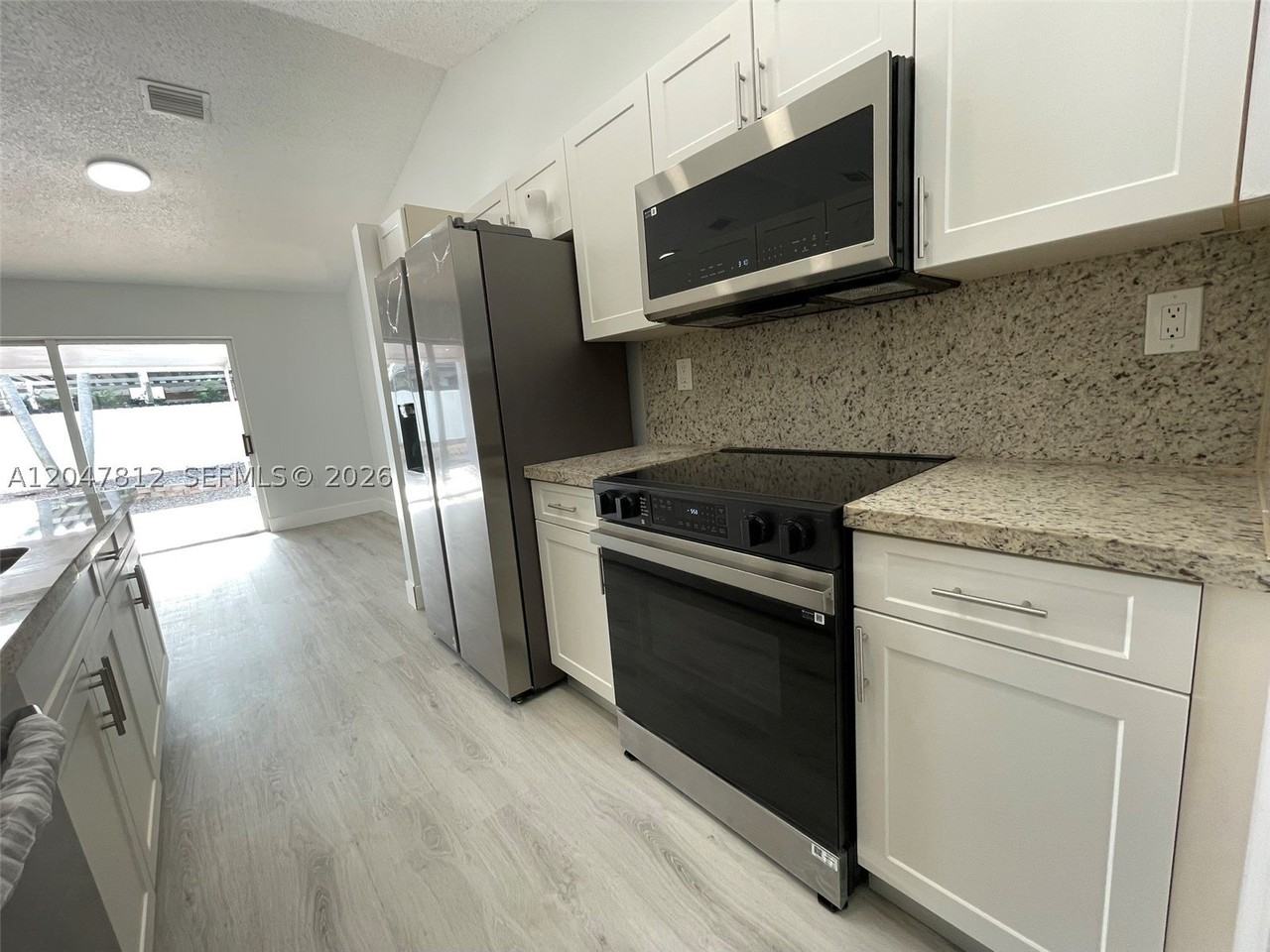 18254 Sw 143rd Pl #0 - Photo 7 of 26