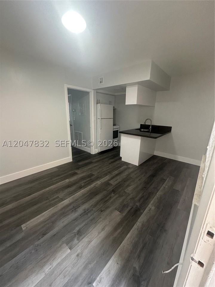1208 Salzedo St #7 - Photo 3 of 7