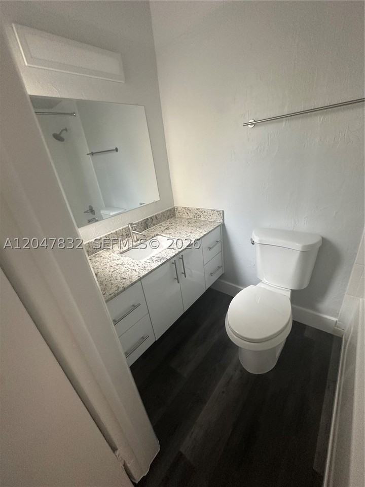 1208 Salzedo St #7 - Photo 4 of 7