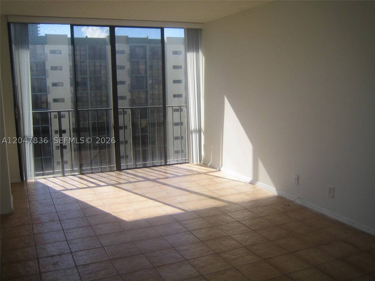 17011 N Bay Rd #816 - Photo 4 of 19