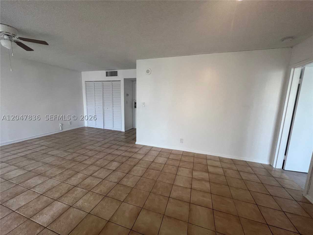 17011 N Bay Rd #816 - Photo 5 of 19