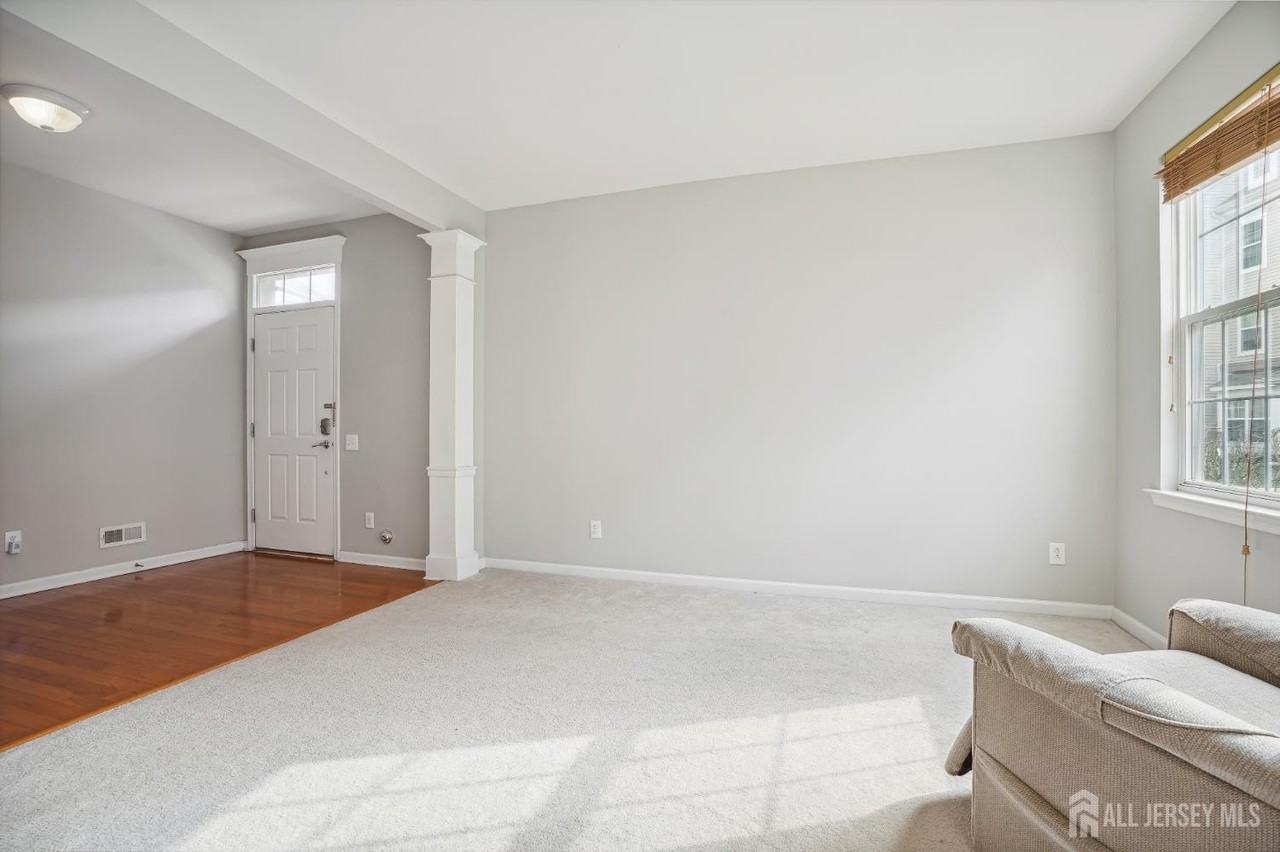 1501 Gabriel Ln - Photo 4 of 15