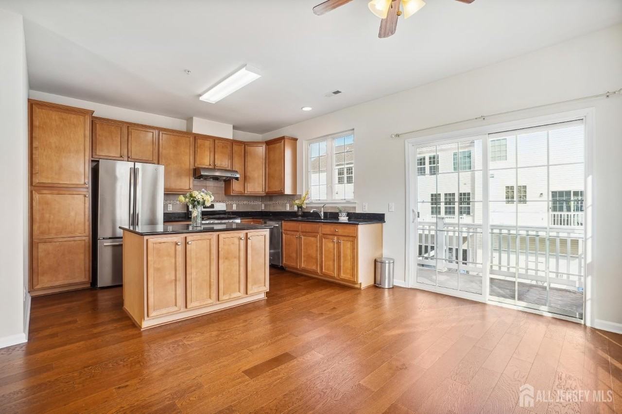 1501 Gabriel Ln - Photo 5 of 15