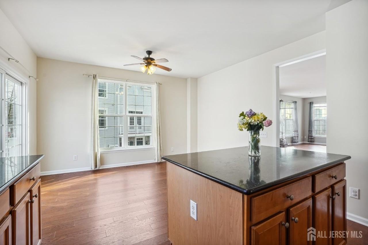 1501 Gabriel Ln - Photo 6 of 15