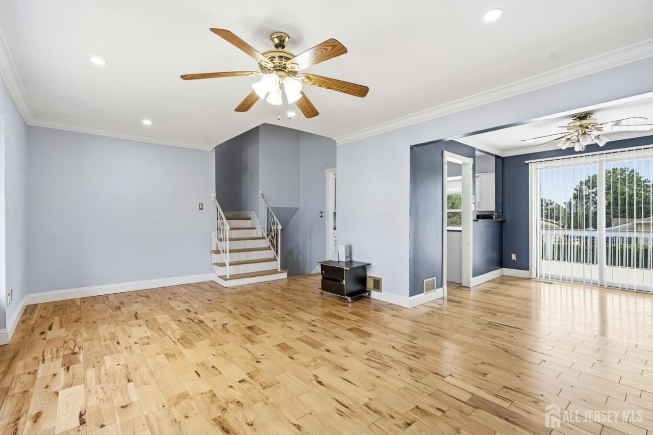 264 E George Pl - Photo 5 of 28